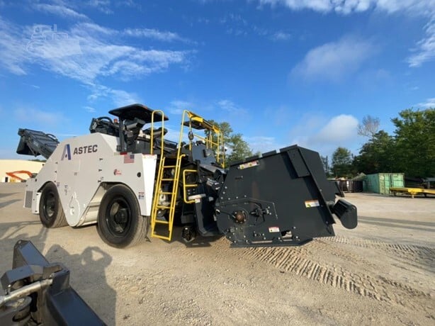 2023 Astec ROADTEC SB3000 — Columbia, South Carolina — $675,000 — photo 2