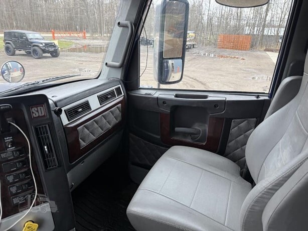 2021 Freightliner 122SD — Ashtabula, Ohio — $210,000 — photo 4