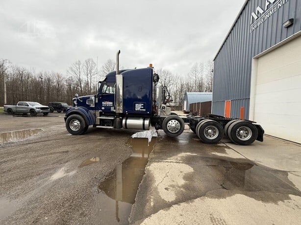 2021 Freightliner 122SD — Ashtabula, Ohio — $210,000 — photo 7