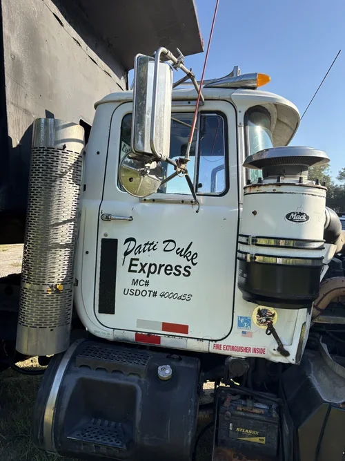 2001 Mack RD 600 — $32,900 — photo 9