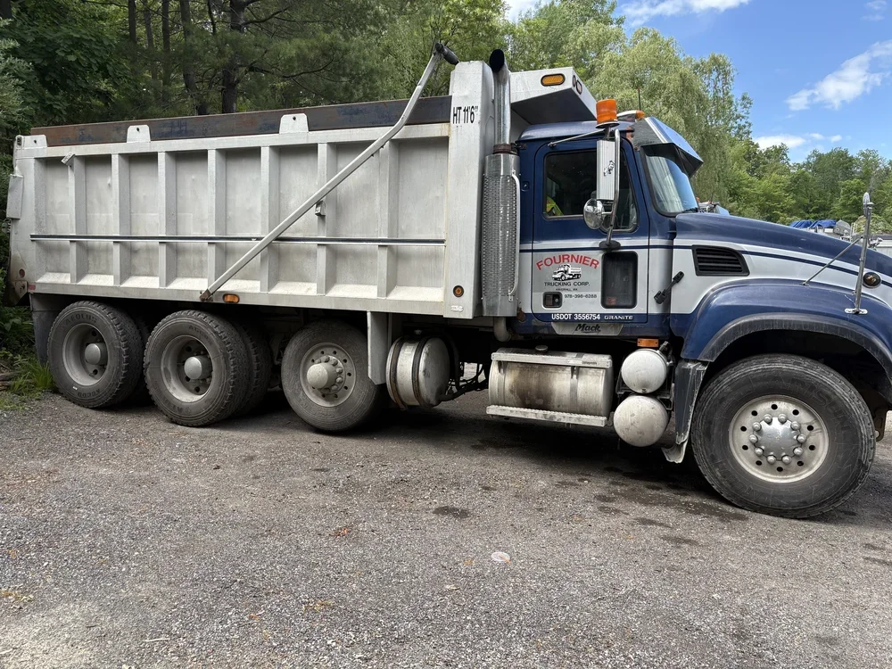 2005 Mack CV713 — $39,900 — photo 2