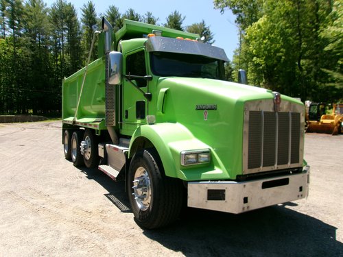 2014 Kenworth T800 Tri-Axle Dump Truck — Kenworth T800 — Pepperell, Massachusetts