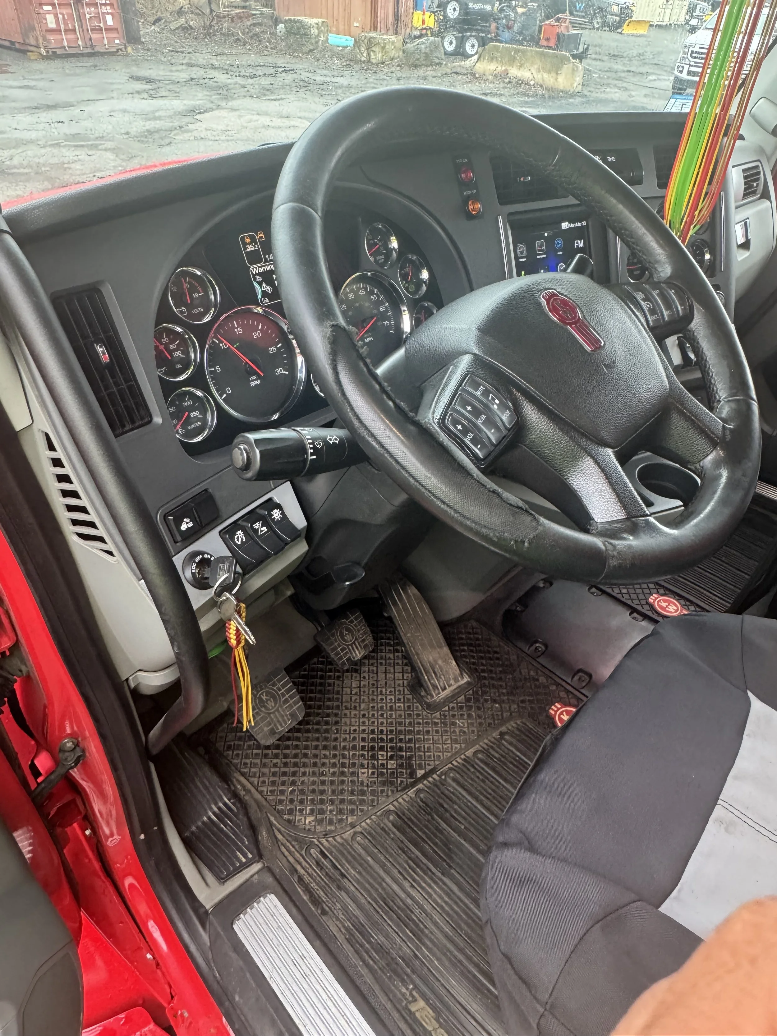 2020 Kenworth T880 — Reading, Massachusetts — $190,000 — photo 5