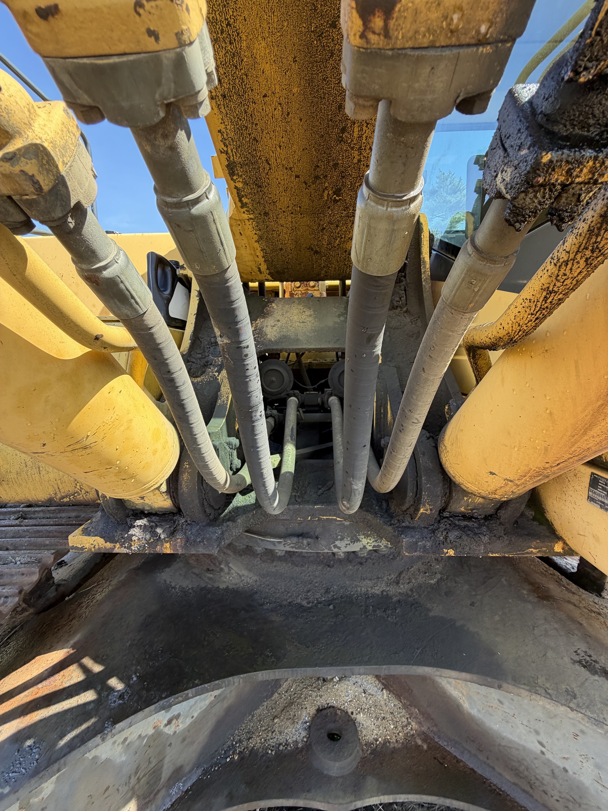 Komatsu PC400LC-7 — Middleboro, MA — $25,000 — photo 10