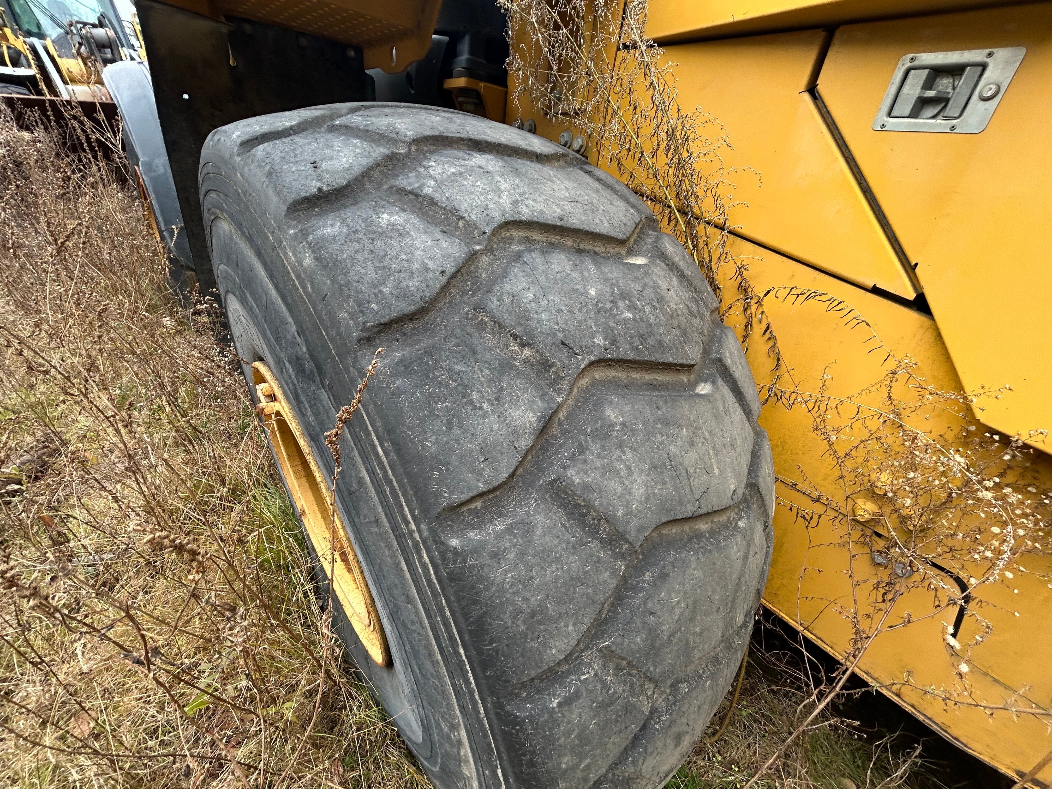 John Deere 824K — photo 3