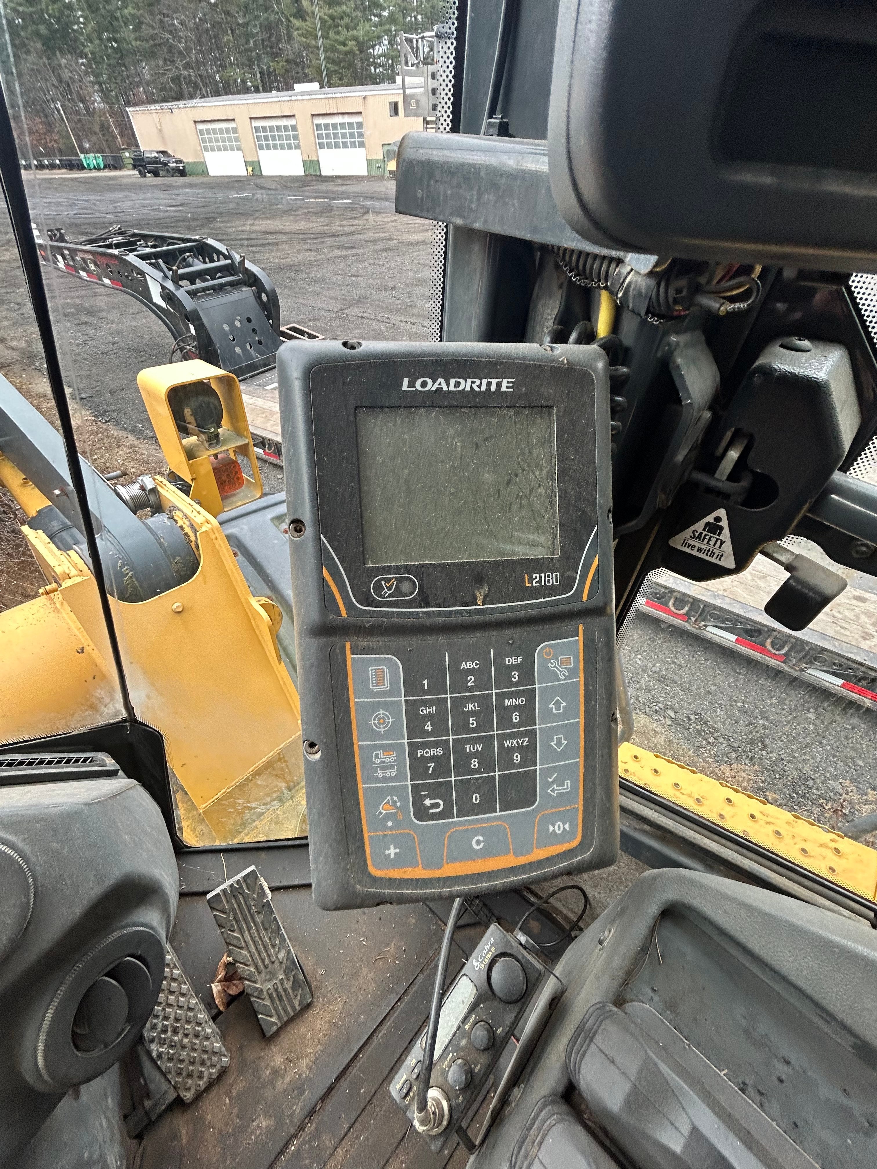 John Deere 824K — photo 6