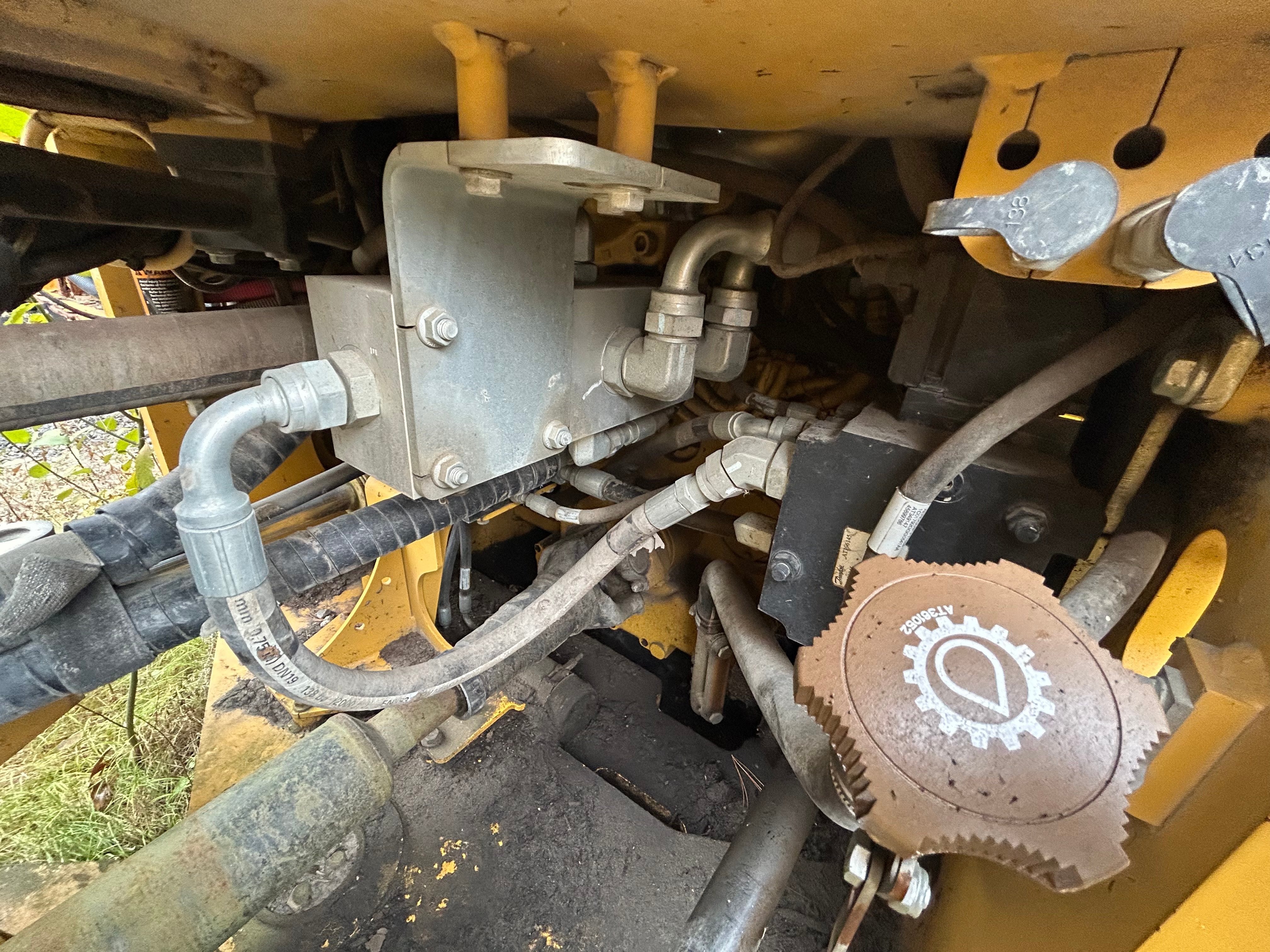 John Deere 824K — photo 7