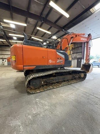 2024 Hitachi ZX210 LC-7H — Raleigh, North Carolina — $189,000 — photo 2