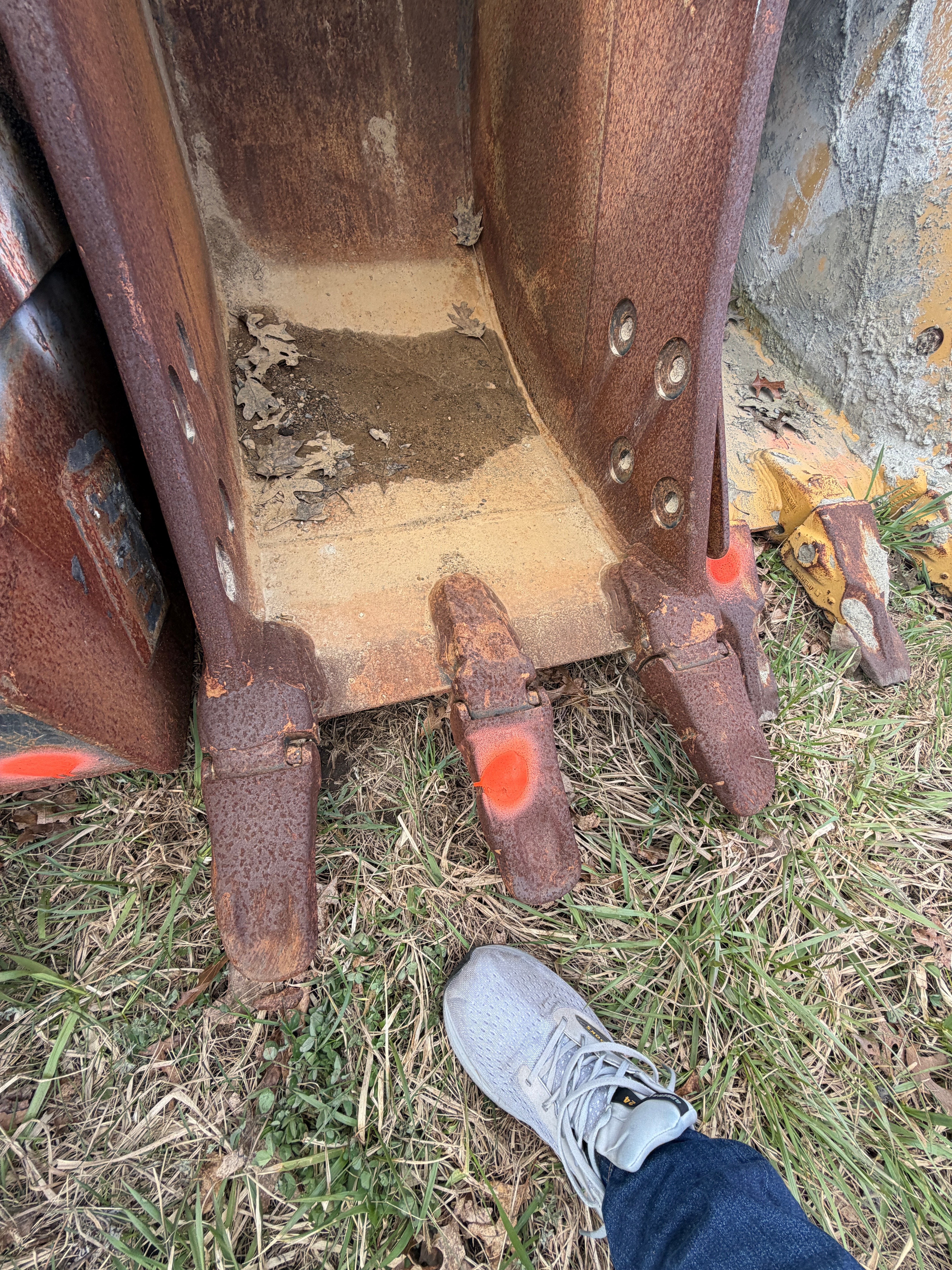 CAT 24in Trenching Bucket — Providence, RI — $3,000 — photo 2