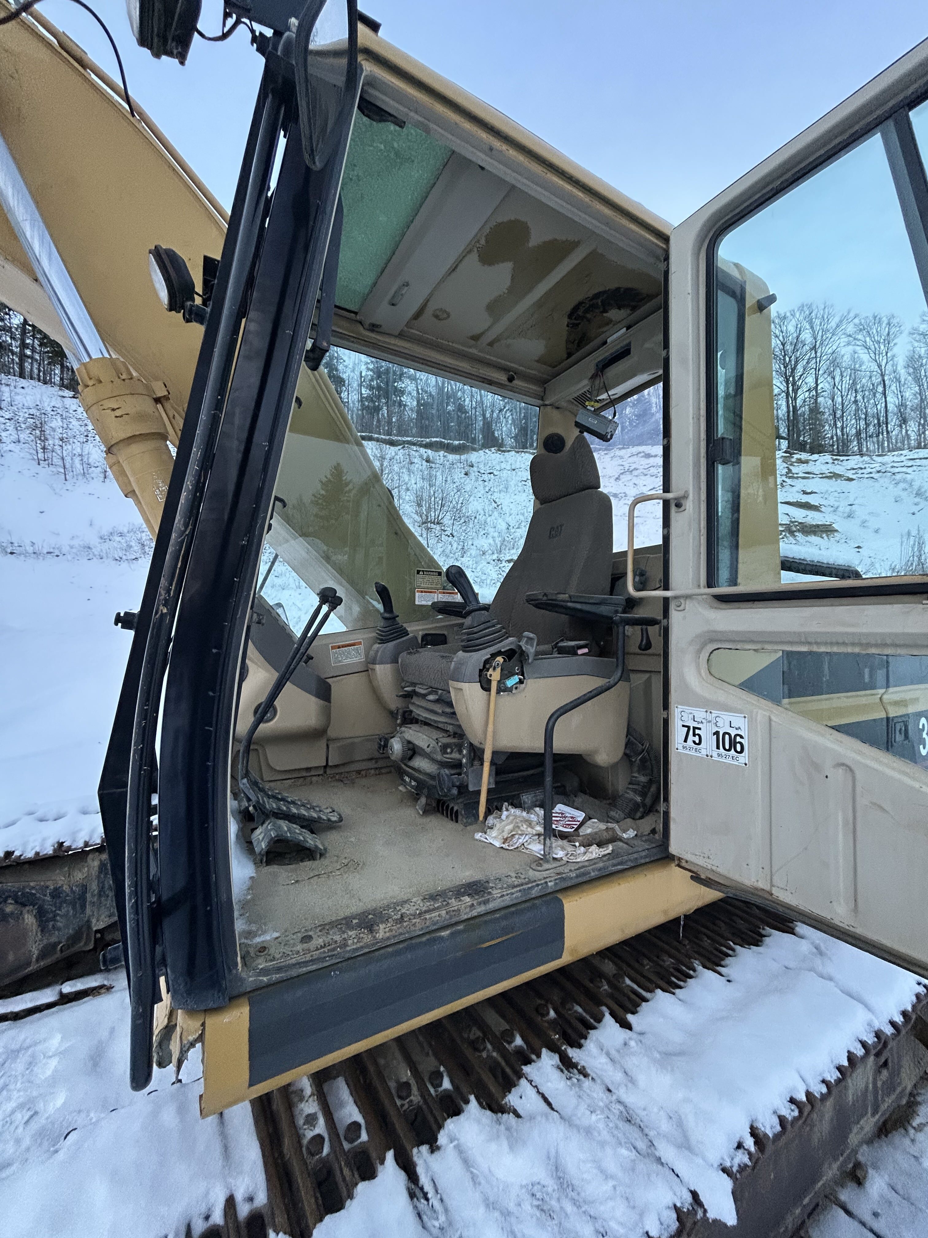 Caterpillar 322B LN — Middleboro, VT — $35,000 — photo 12