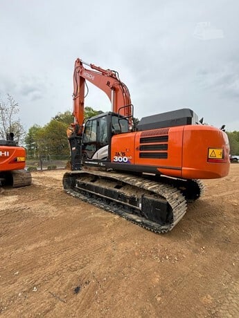 2023 Hitachi ZX300 LC-6 — Raleigh, North Carolina — $225,000 — photo 3