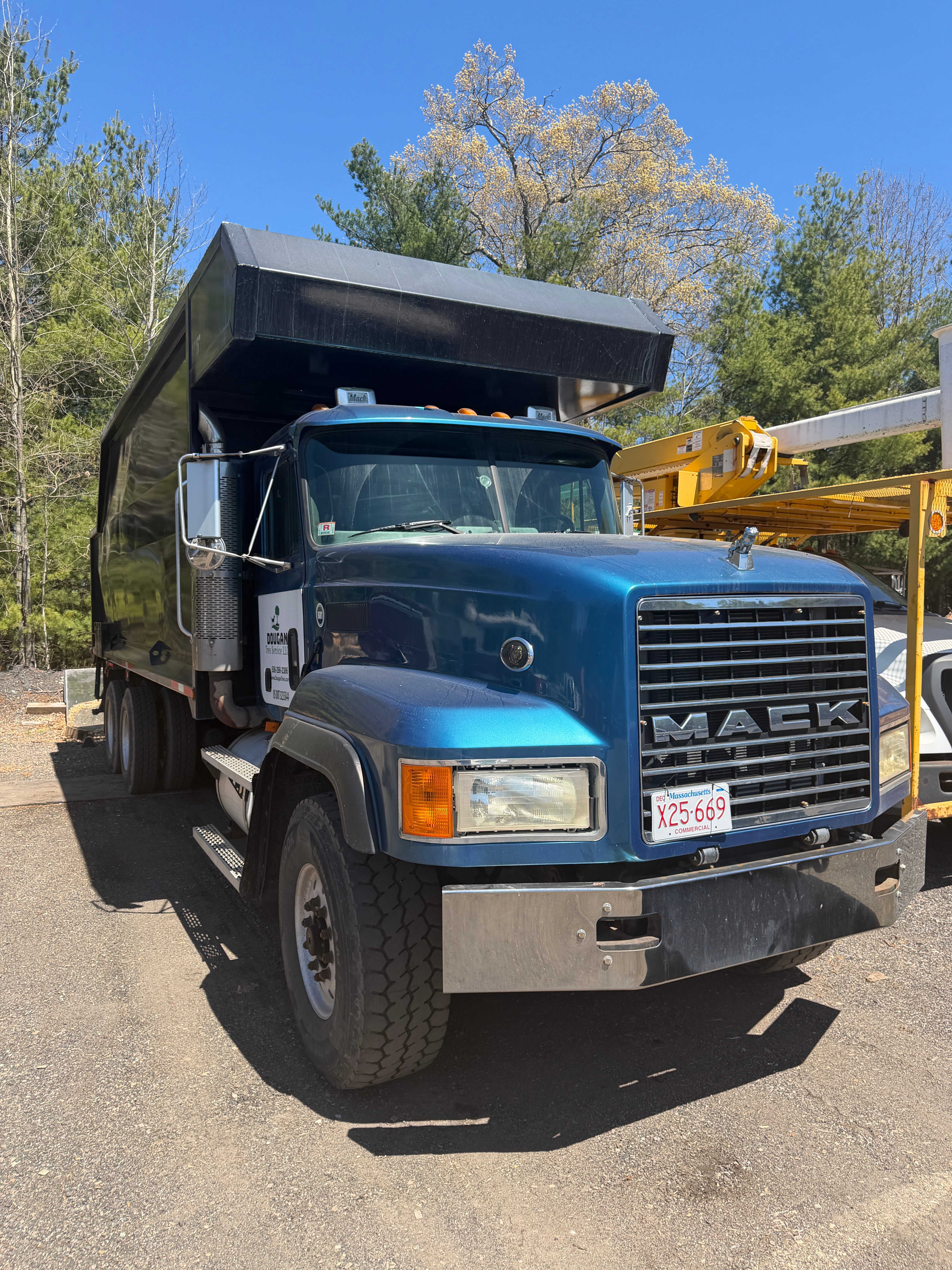Mack CL713 — Wrentham, Massachusetts — $135,000 — photo 2