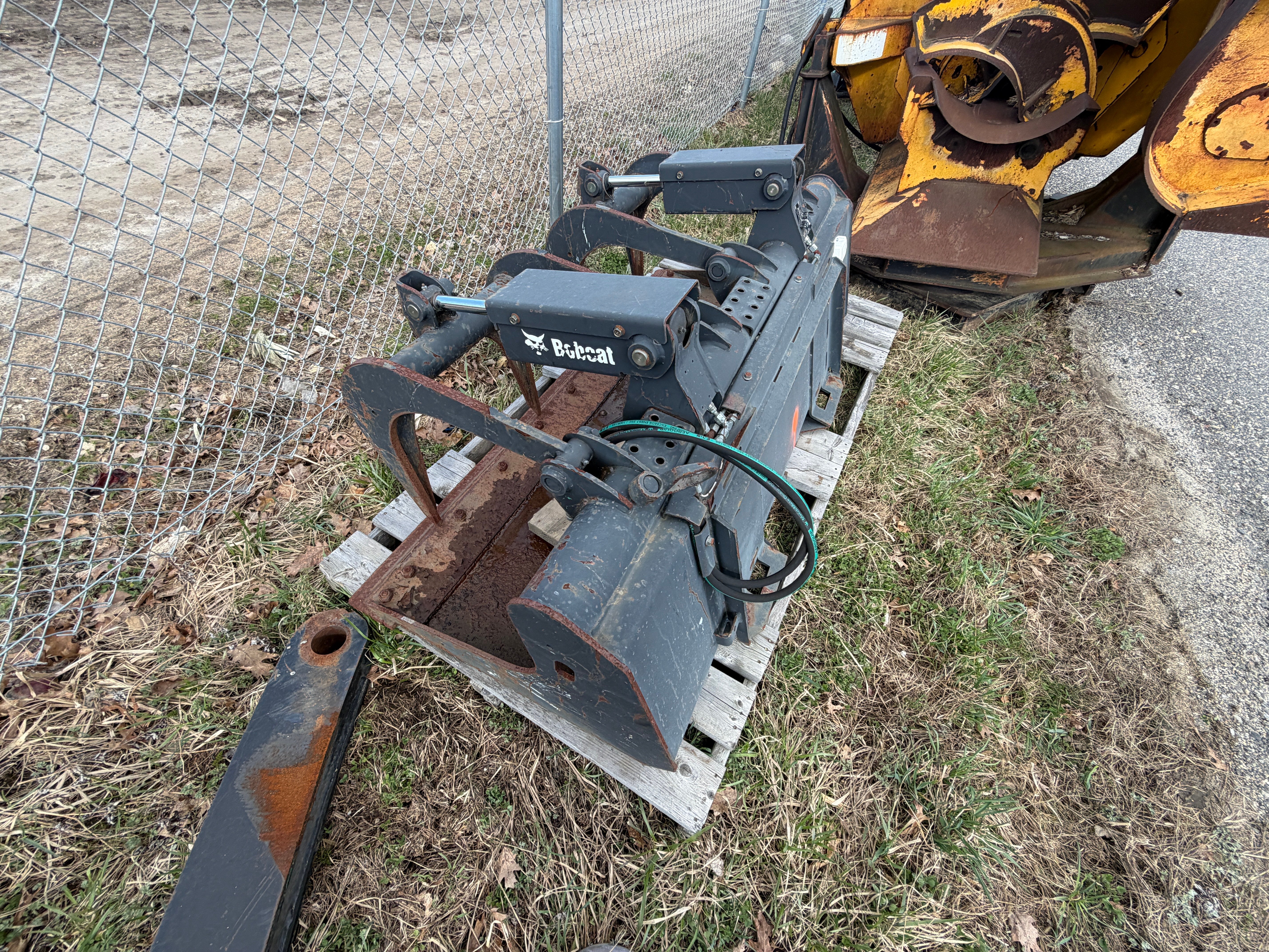 Bobcat Hydraulic Grapple Bucket