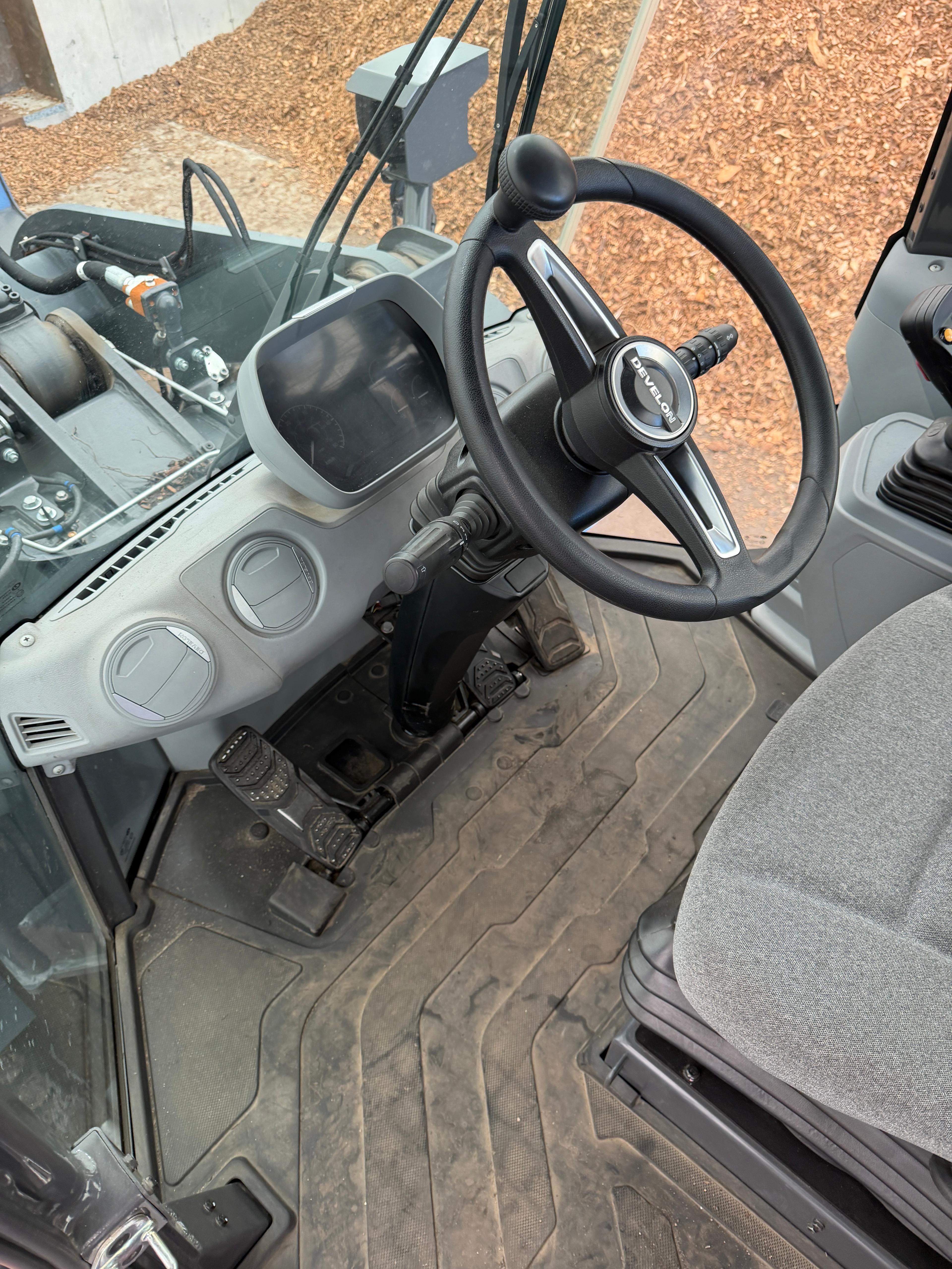 Develon DL220 — photo 3
