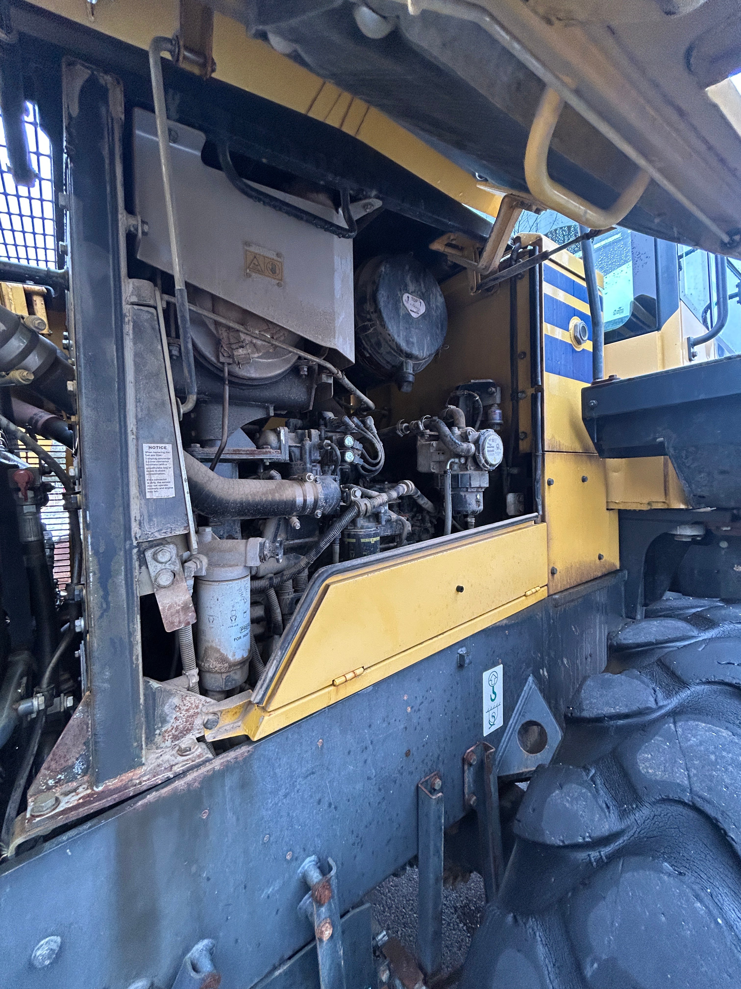 2011 Komatsu WA380-7 — Massachusetts — $90,000 — photo 4