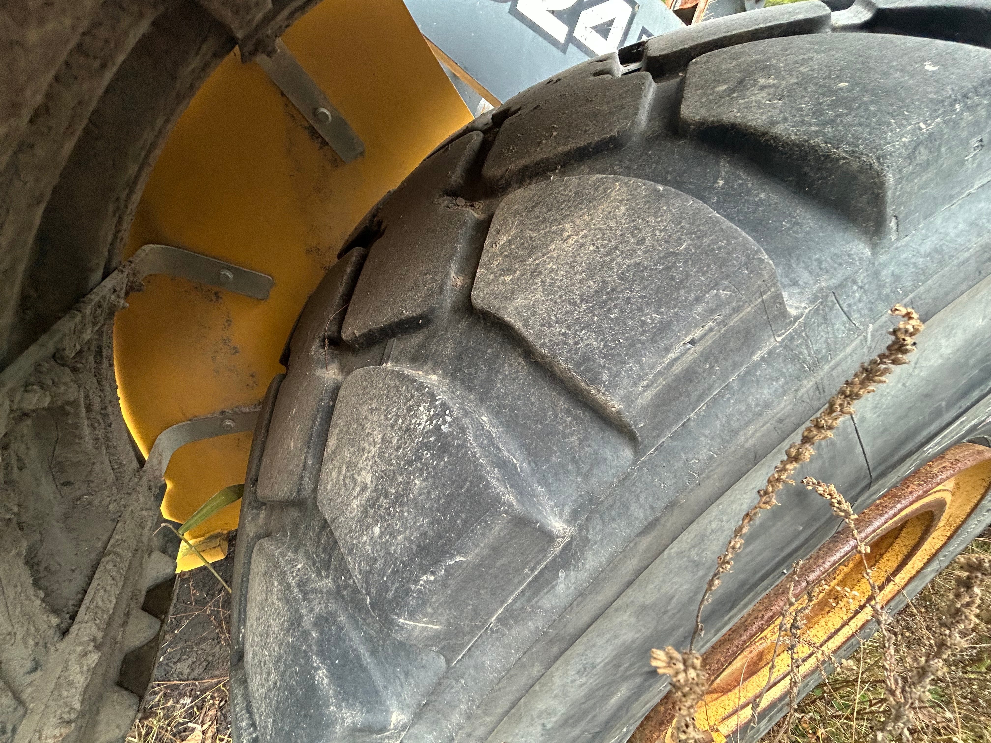 John Deere 824K — photo 3