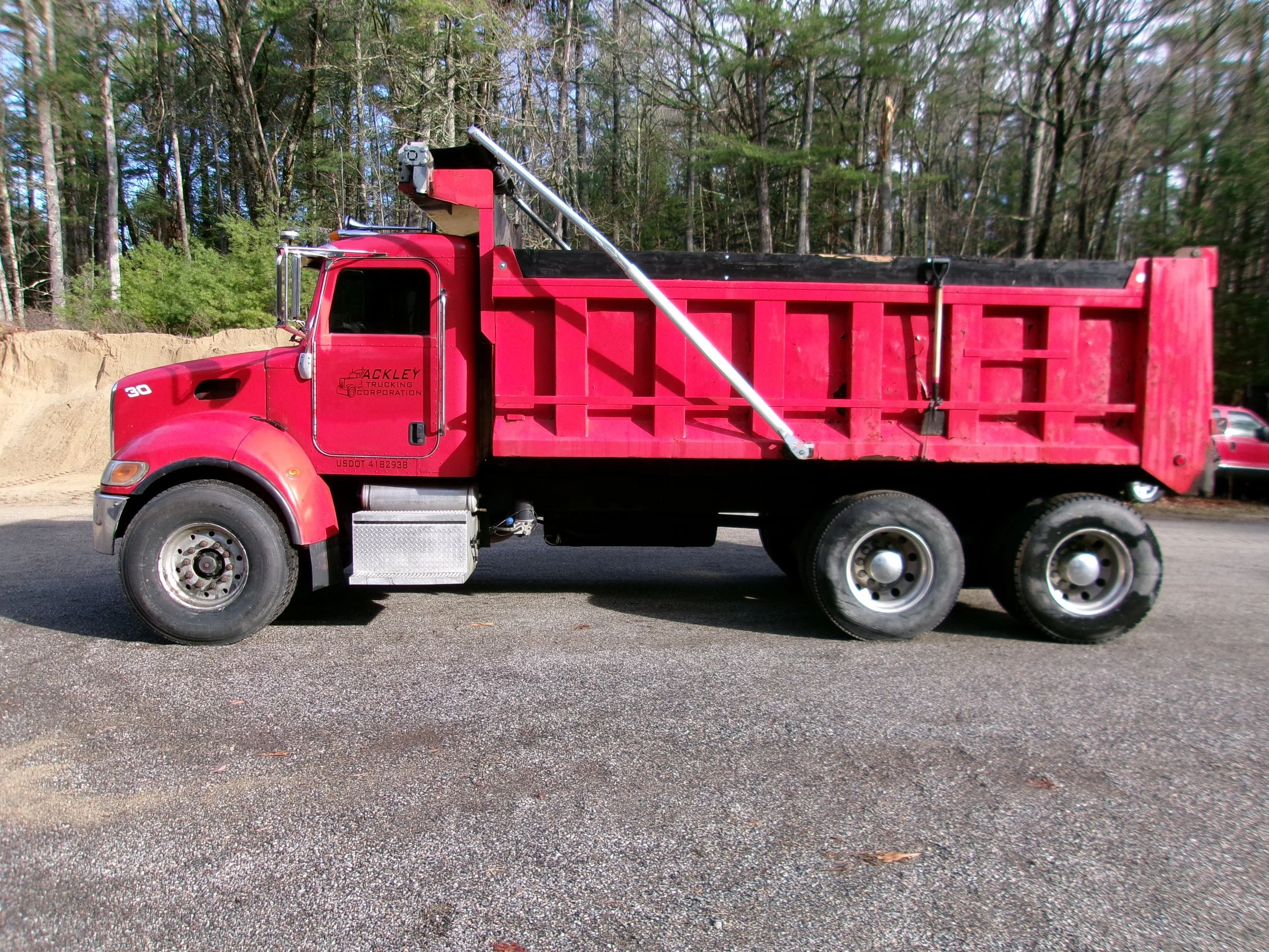 2007 Peterbilt 335 — Reading, Massachusetts — $34,900 — photo 8