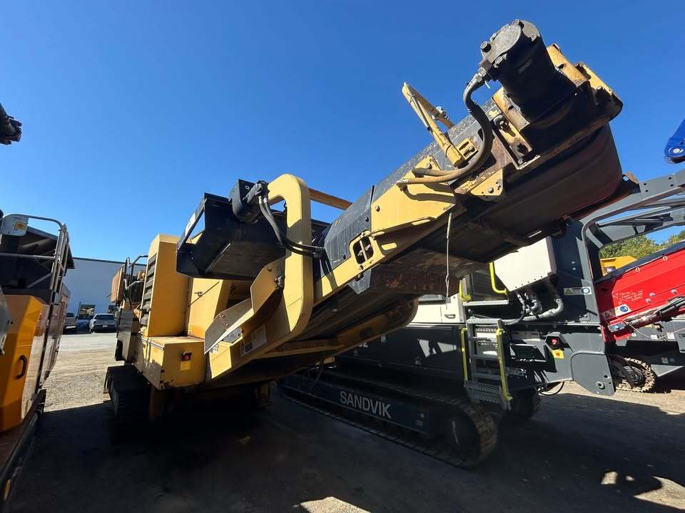 2005 Extec C10 jaw crusher — Extec C10 — Bellingham, Massachusetts