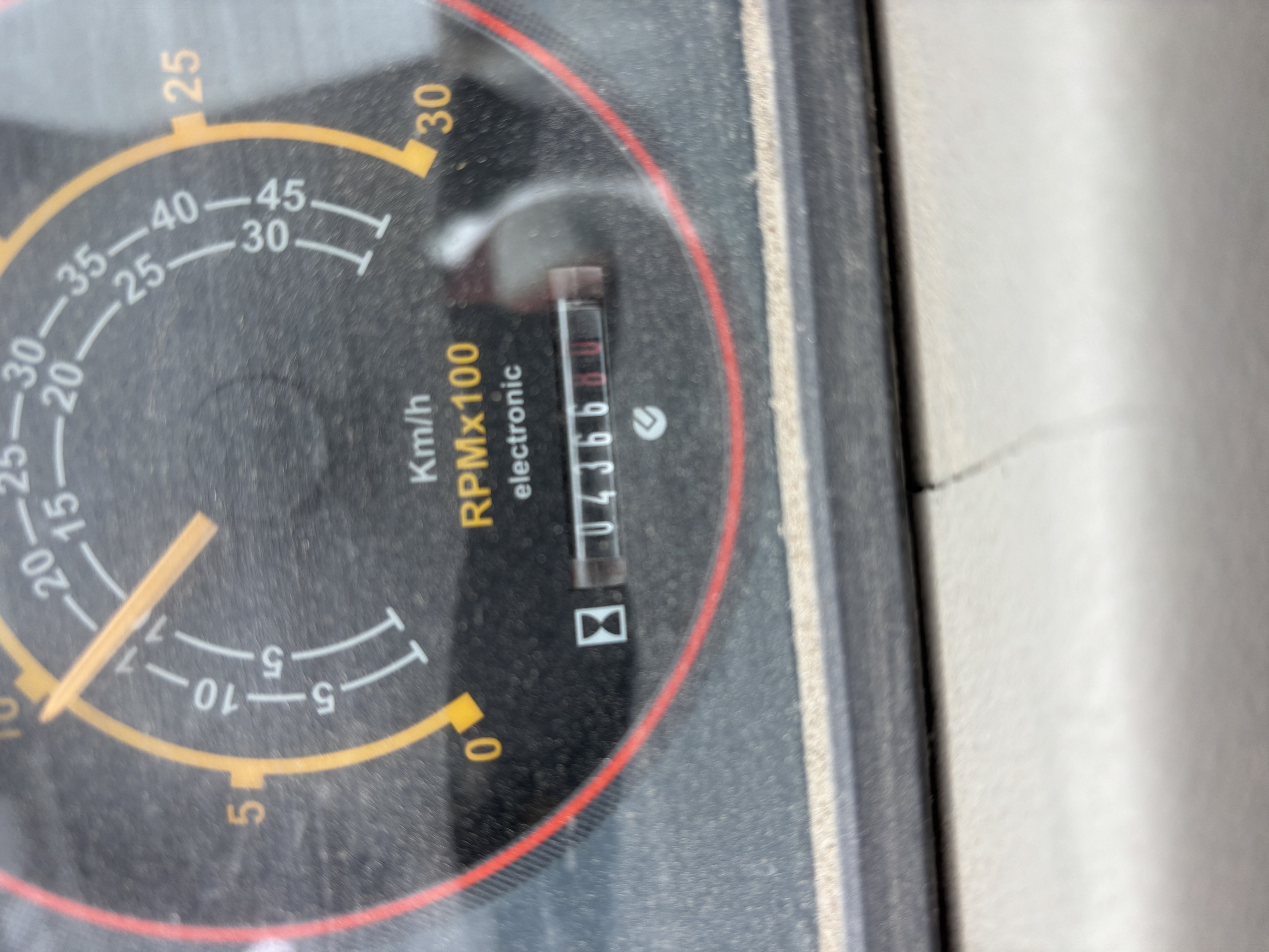 Caterpillar TH210 — $30,000 — photo 3
