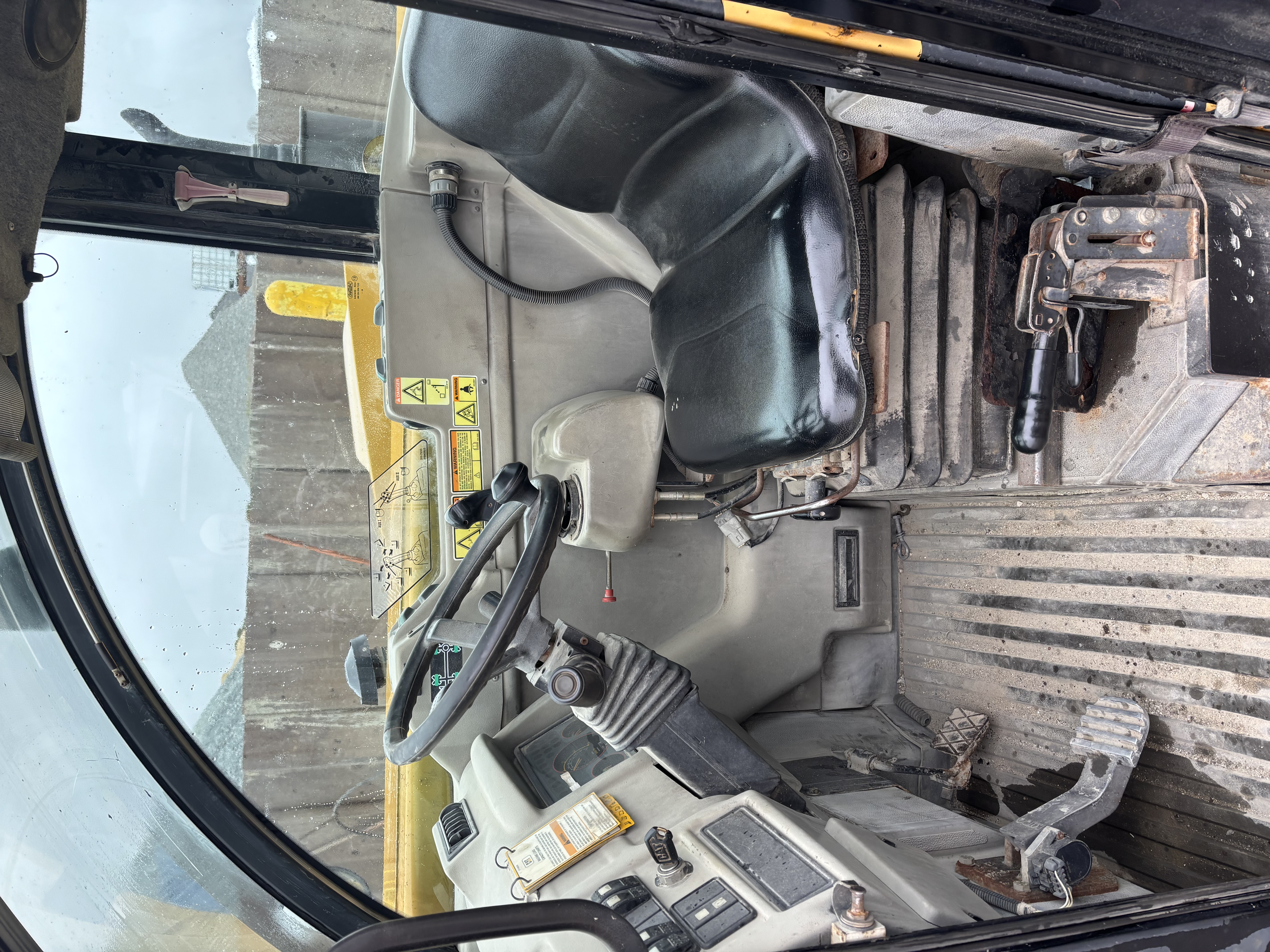 Caterpillar TH210 — $30,000 — photo 4