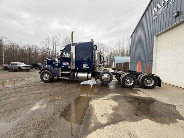 2021 Freightliner 122SD — Ashtabula, Ohio — $210,000 — photo 7