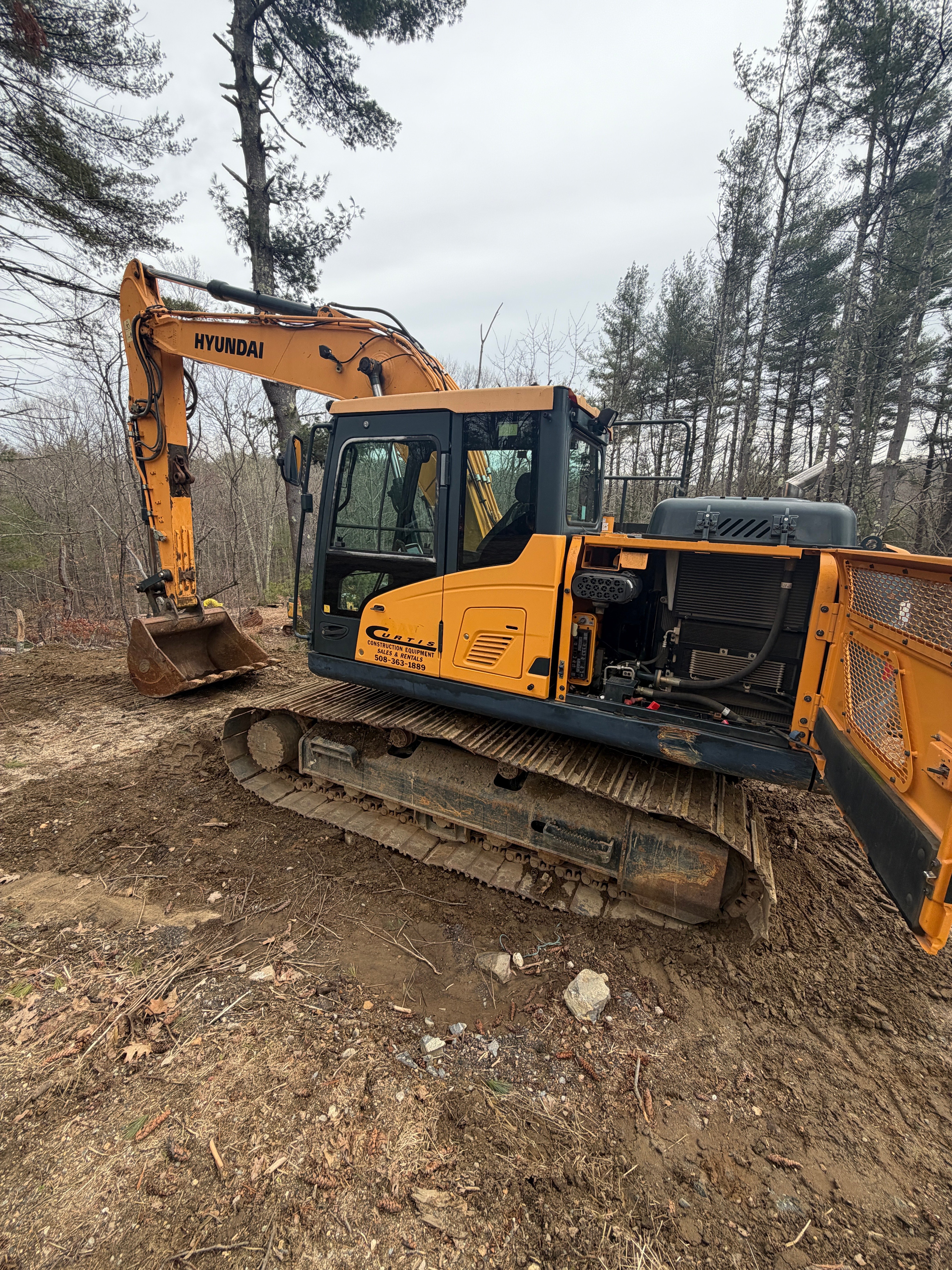 Hyundai HX160L Excavator — Hyundai HX160L — Leicester, Massachusetts