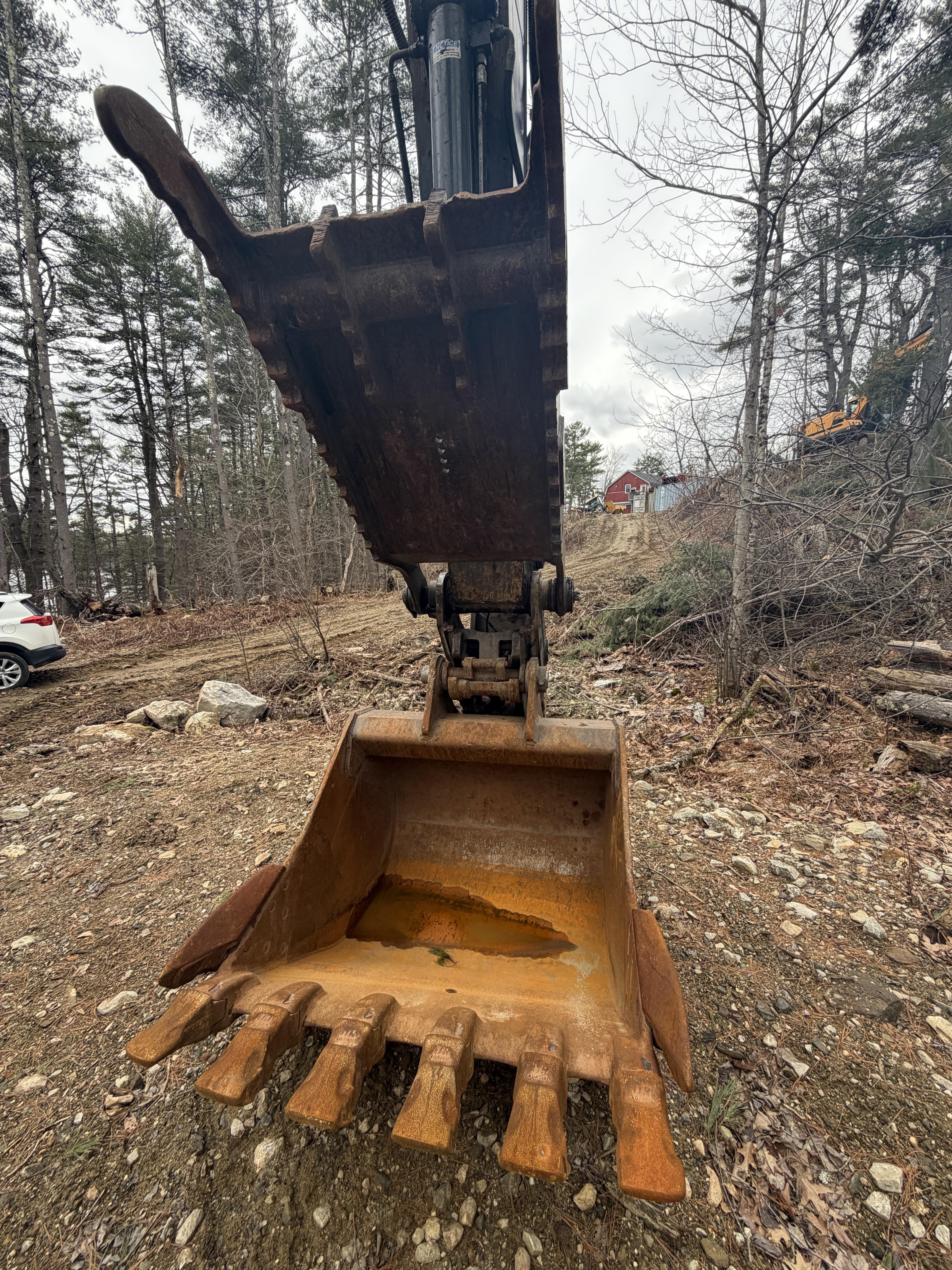 Volvo EC300EL — Leicester, Massachusetts — $128,000 — photo 2