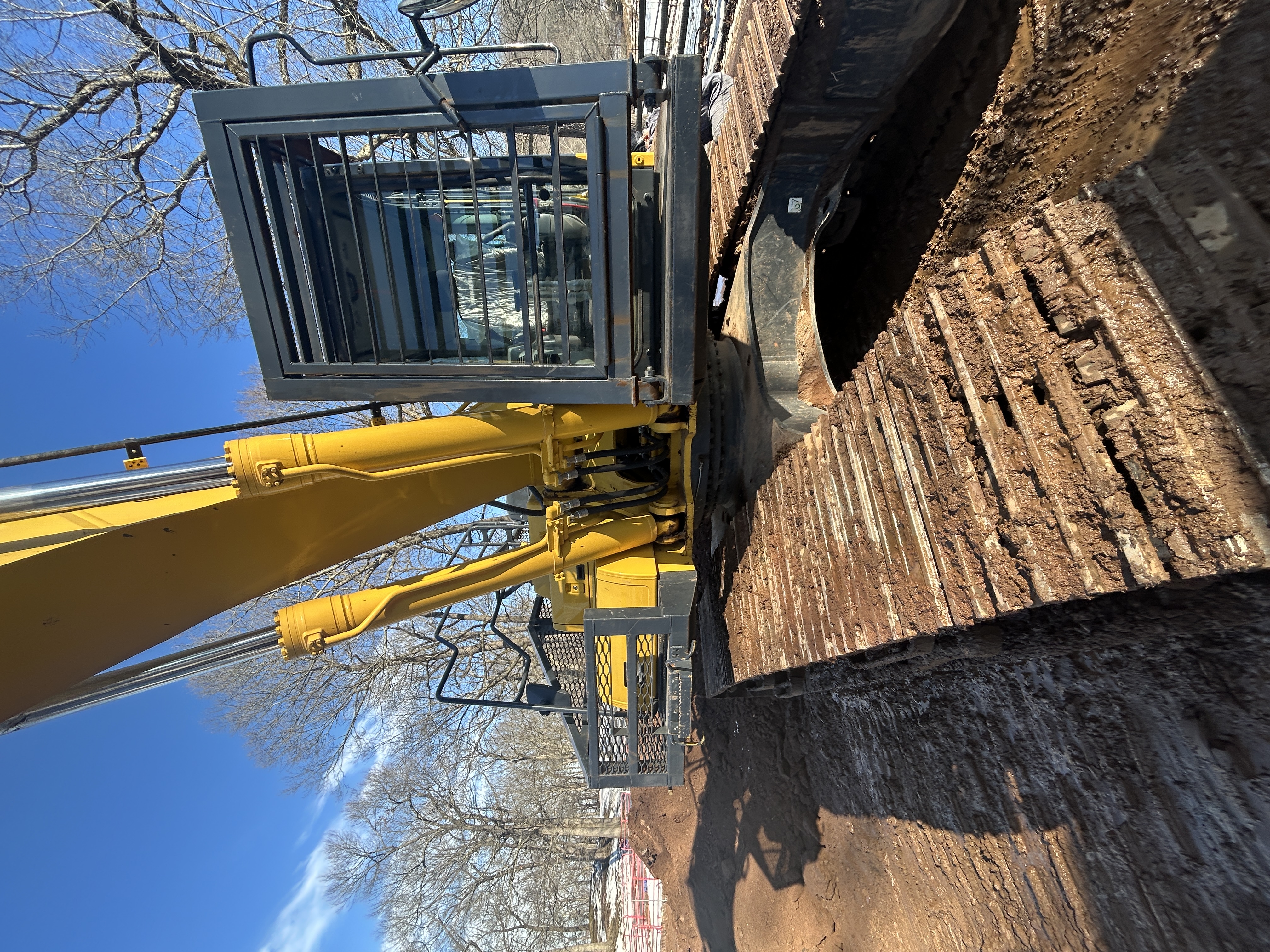 Komatsu PC490LC-11 — $449,000 — photo 3