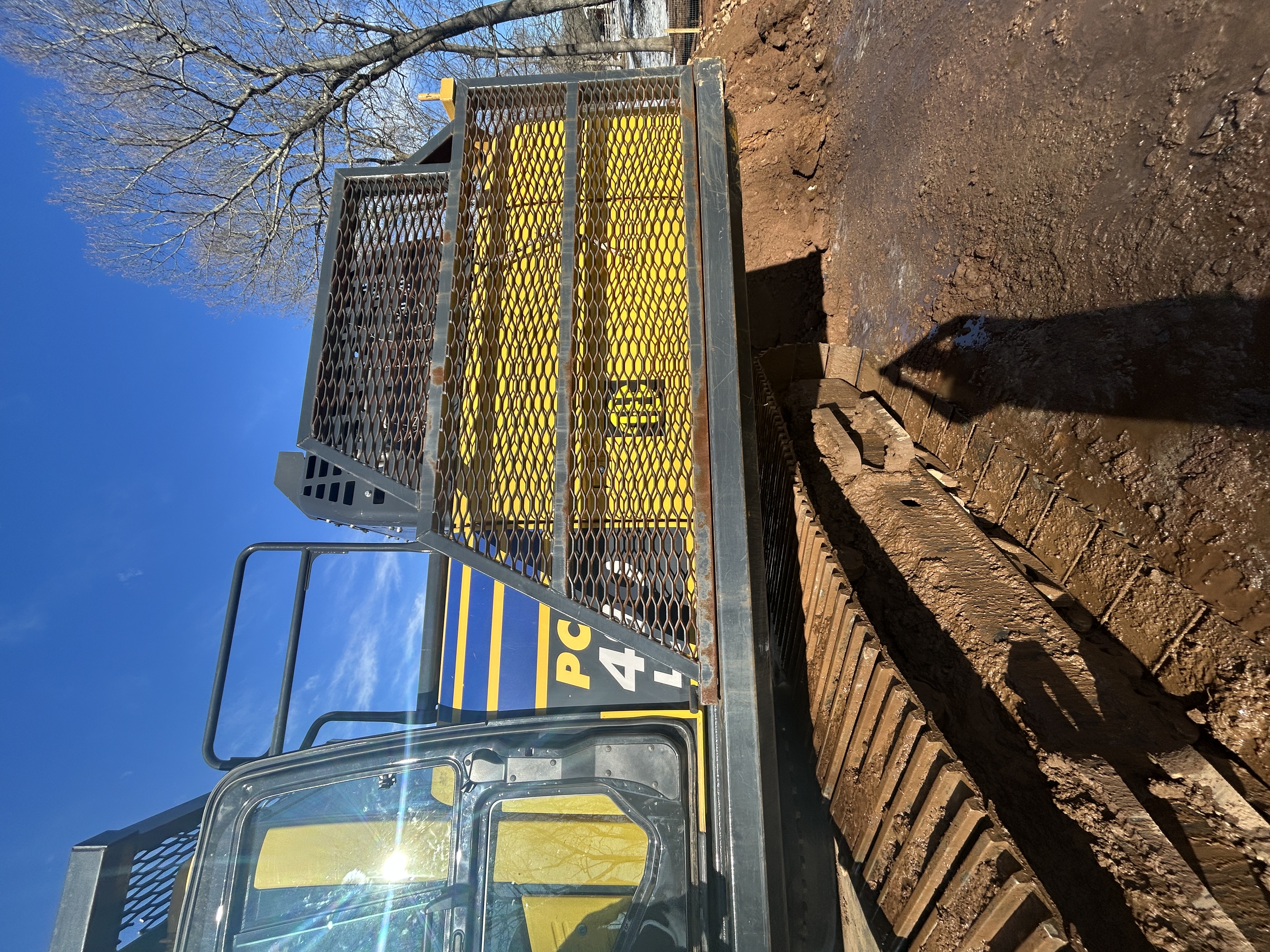 Komatsu PC490LC-11 — $449,000 — photo 4