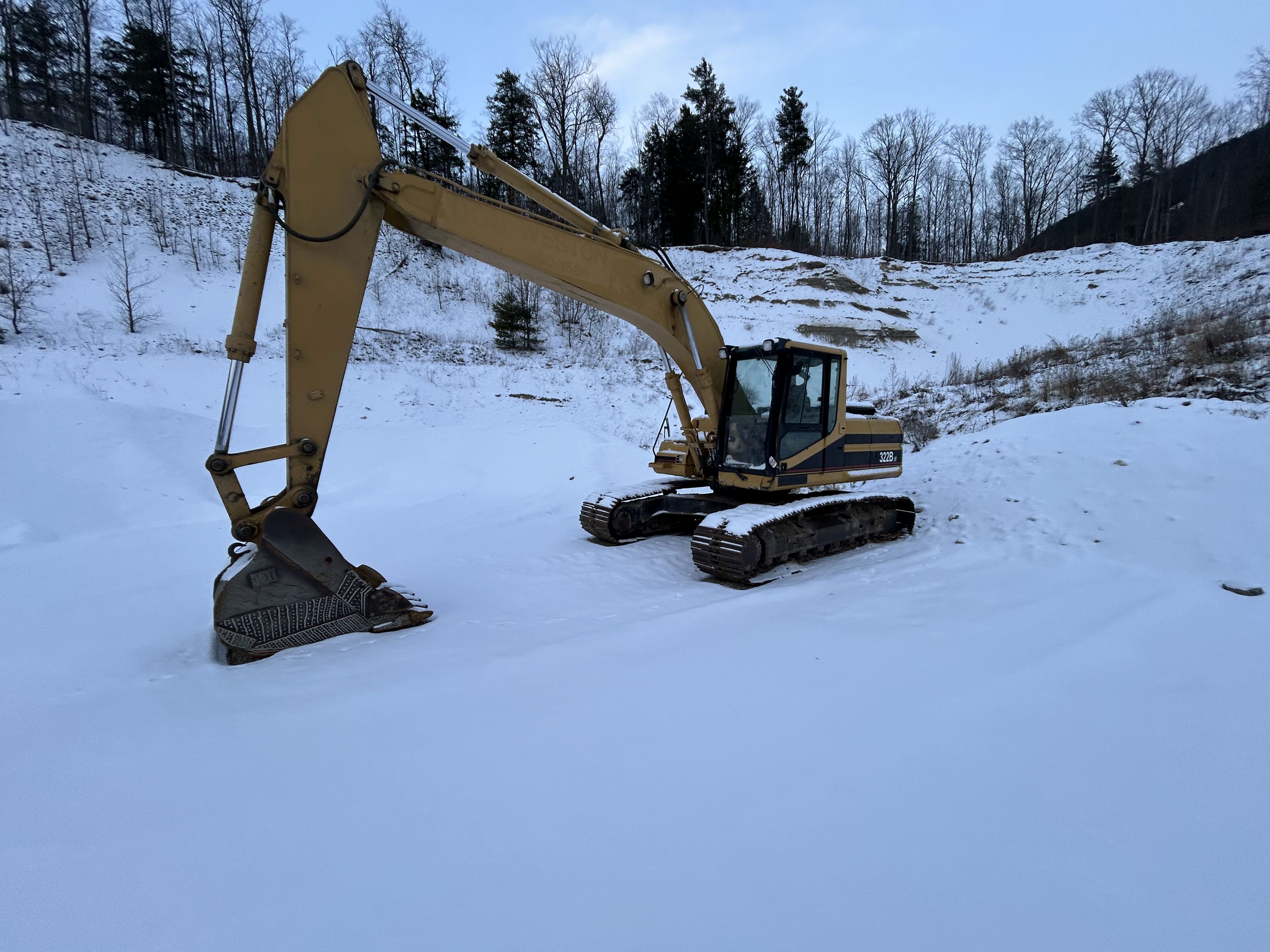 CAT  Excavator — Caterpillar 322B 
