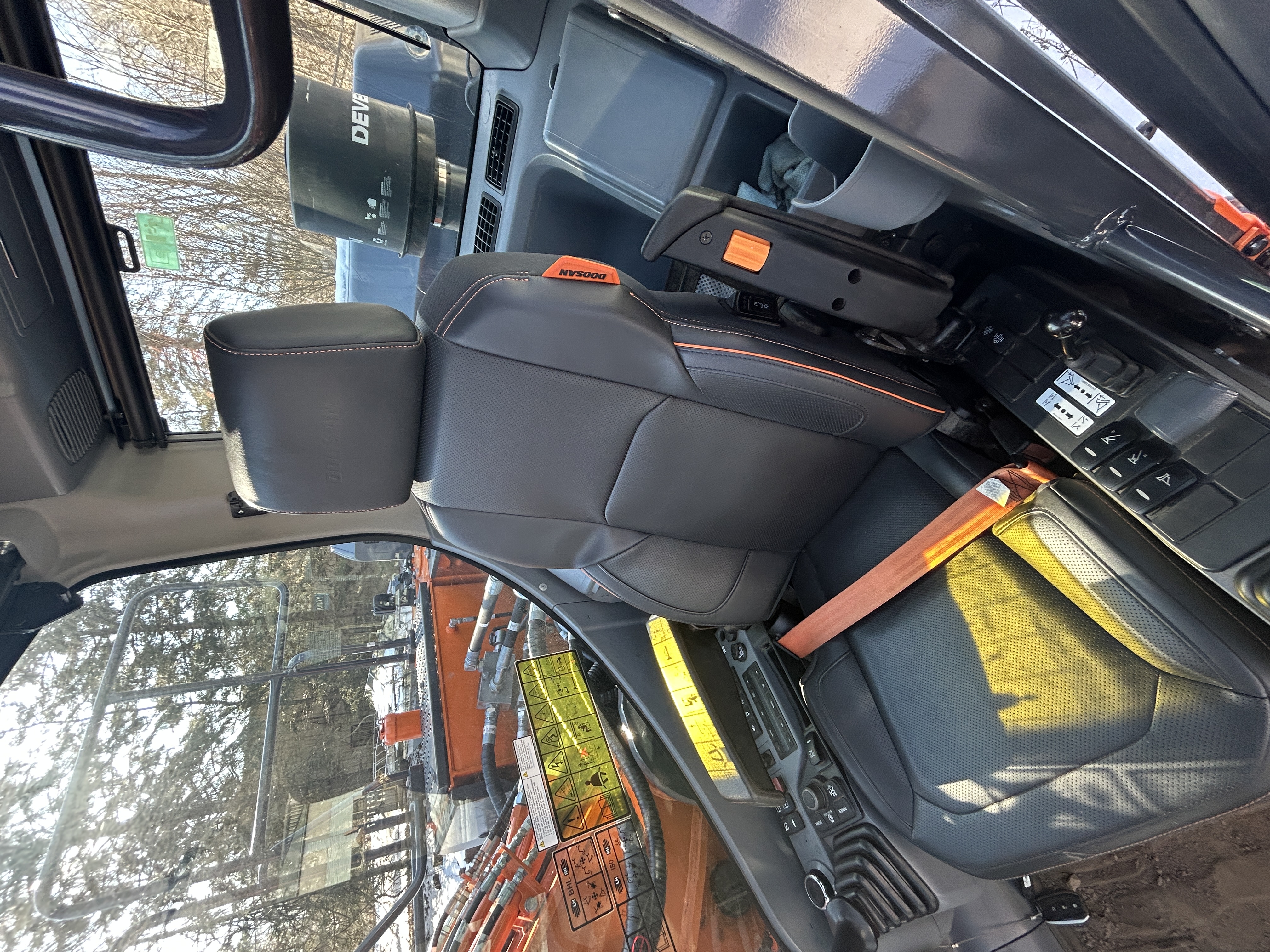 Develon DX210W — $159,000 — photo 7