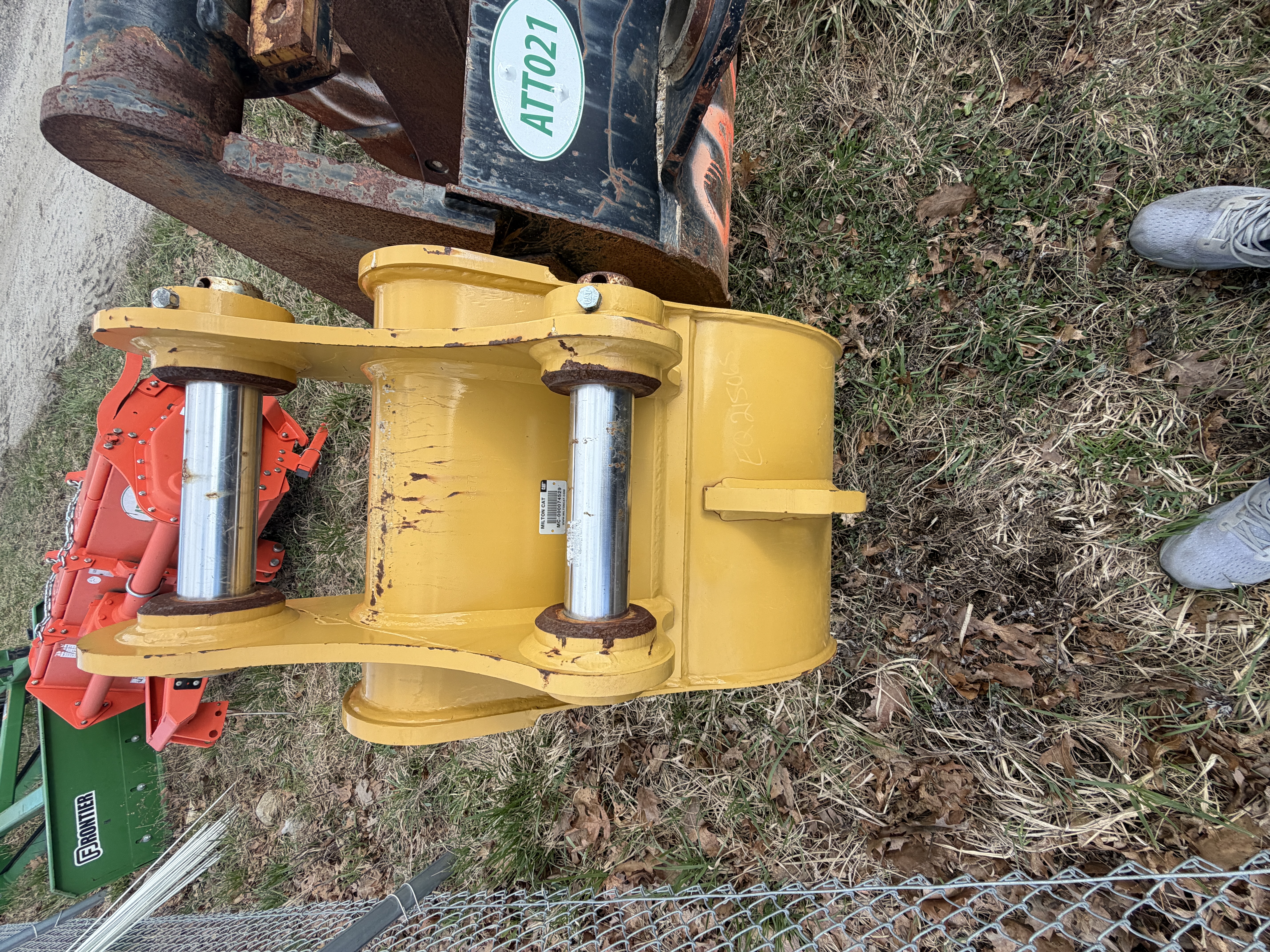 Cat 312 Linkage Bucket — photo 3