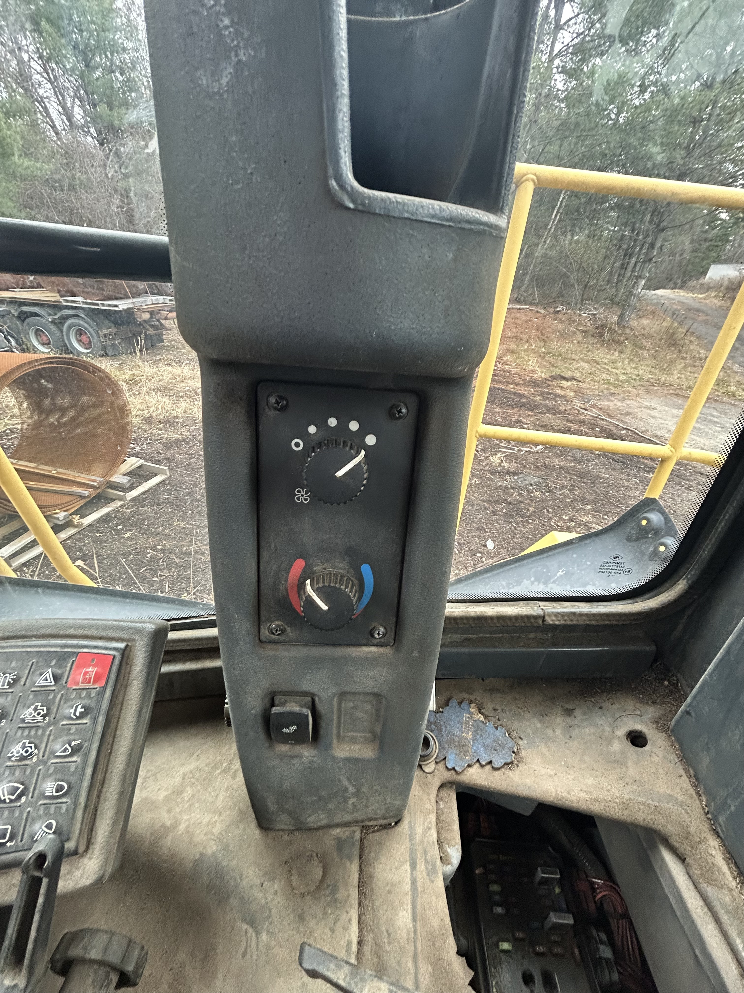John Deere 824K — photo 8