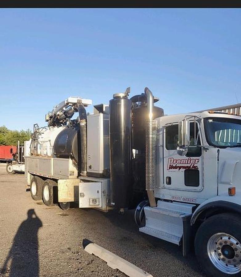 2014 Kenworth T880 with Vactor HXX Vacuum system — Kenworth T880 with Vactor HXX Vacuum system