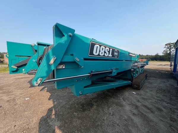 Edge TS80 Tracked Stockpiling Conveyor — Edge TS8040 — North Kingstown, RI