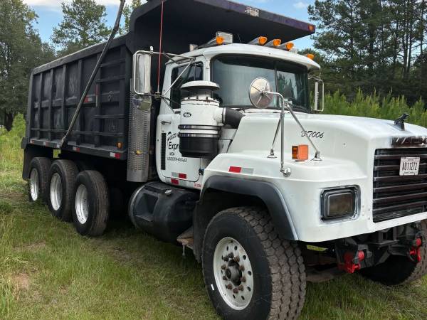 2001 Mack RD 600 Heavy Haul Truck — Mack RD 600