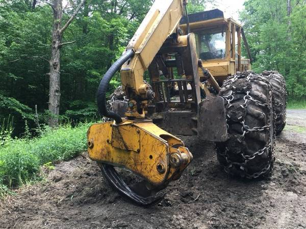 JOHN DEERE 748E — John Deere 748E — Williamstown, Massachusetts