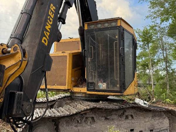 2004 Tigercat 822 Track Feller Buncher — Tigercat 822 — Granite Falls, NC