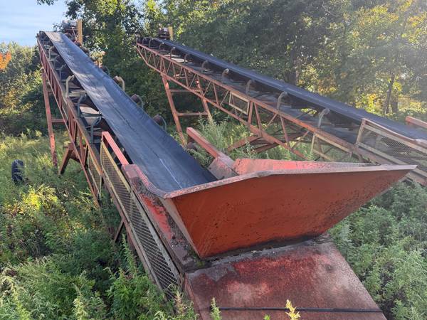 EAGLE 40' WHEELED STACKING CONVEYORS (PAIR) — Eagle