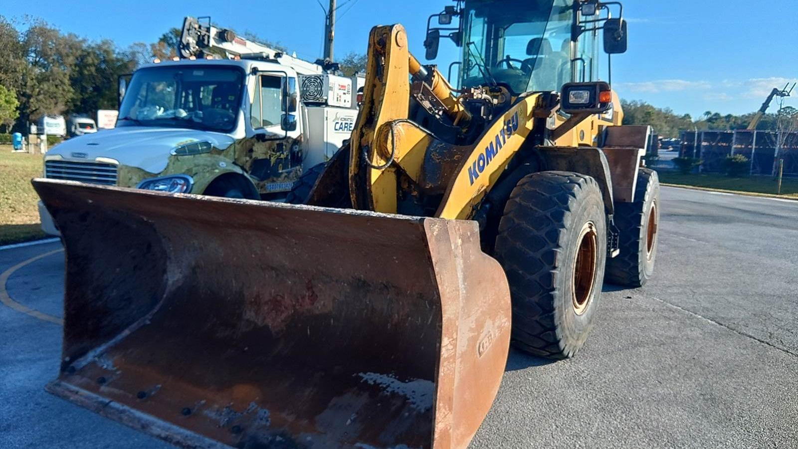 2022 Komatsu WA320-8 Wheel Loader